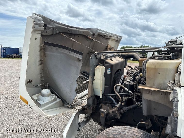 image for item HI9272 1989 Ford F600 fuel truck