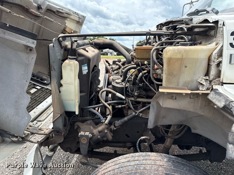 image for item HI9272 1989 Ford F600 fuel truck