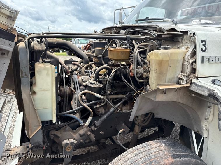 image for item HI9272 1989 Ford F600 fuel truck