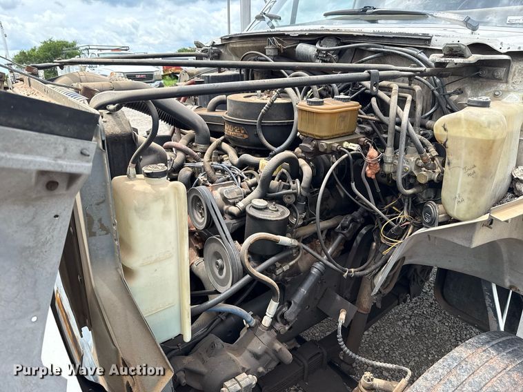 image for item HI9272 1989 Ford F600 fuel truck