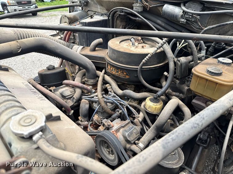 image for item HI9272 1989 Ford F600 fuel truck