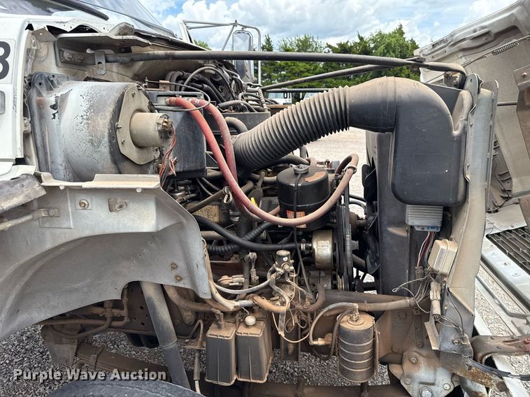 image for item HI9272 1989 Ford F600 fuel truck