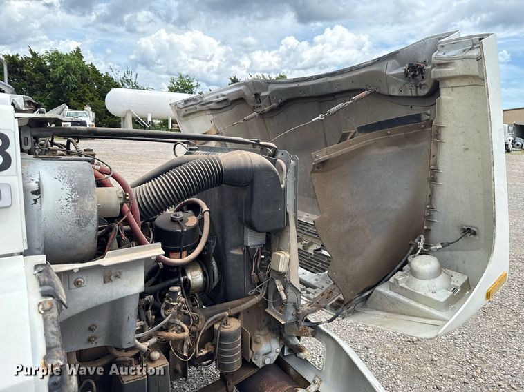 image for item HI9272 1989 Ford F600 fuel truck