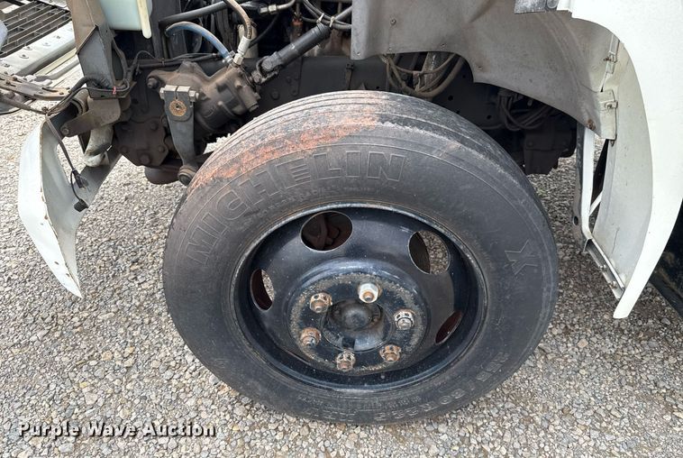 image for item HI9272 1989 Ford F600 fuel truck