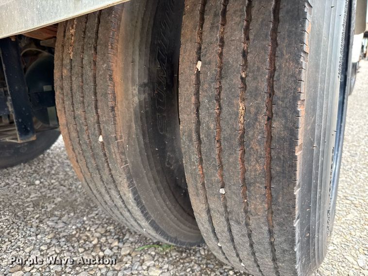 image for item HI9272 1989 Ford F600 fuel truck