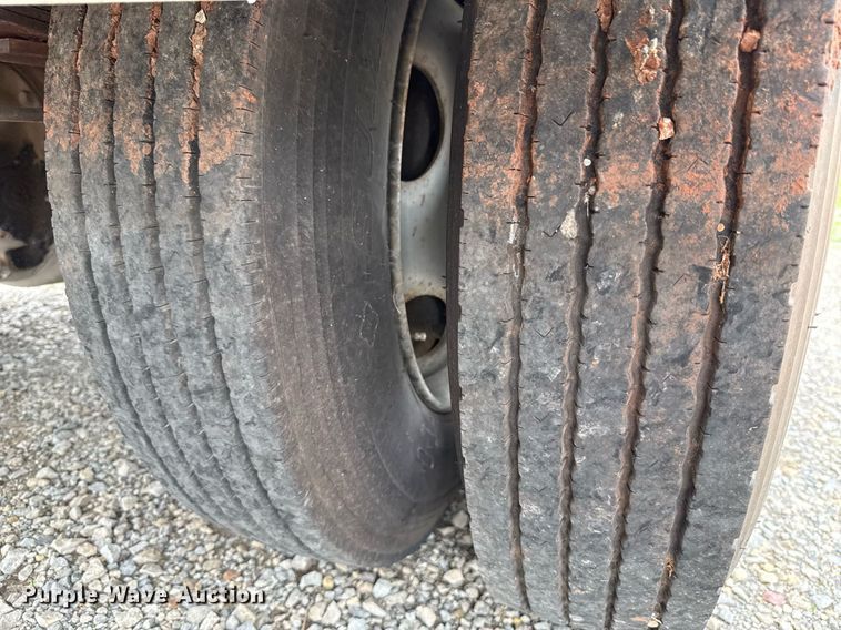 image for item HI9272 1989 Ford F600 fuel truck