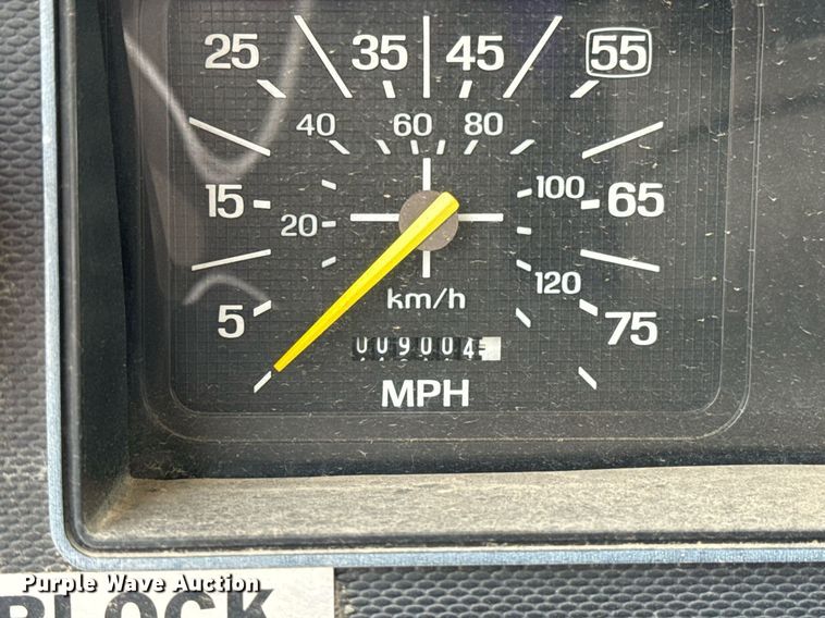 image for item HI9272 1989 Ford F600 fuel truck