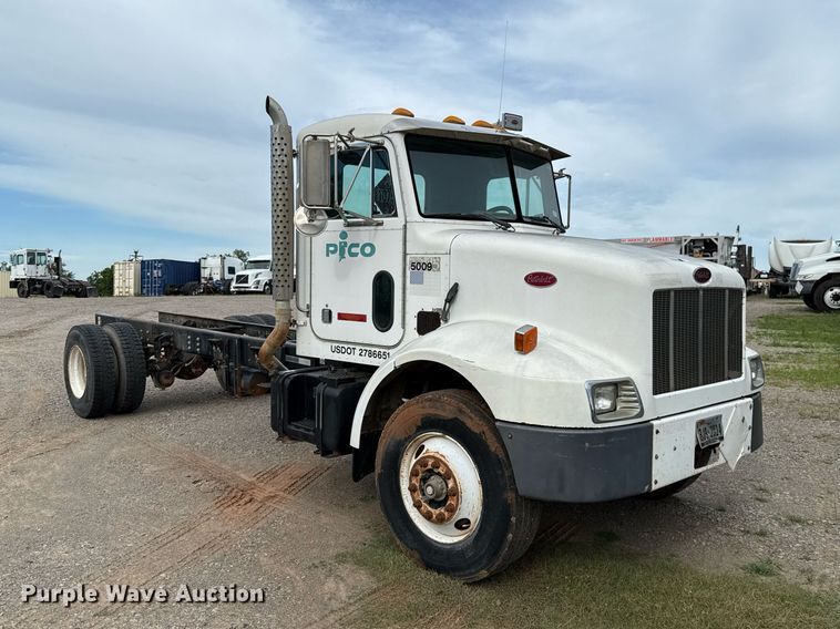 image for item HI9273 2004 Peterbilt 330 truck cab and chassis