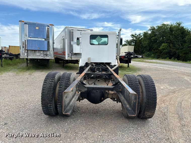 image for item HI9273 2004 Peterbilt 330 truck cab and chassis