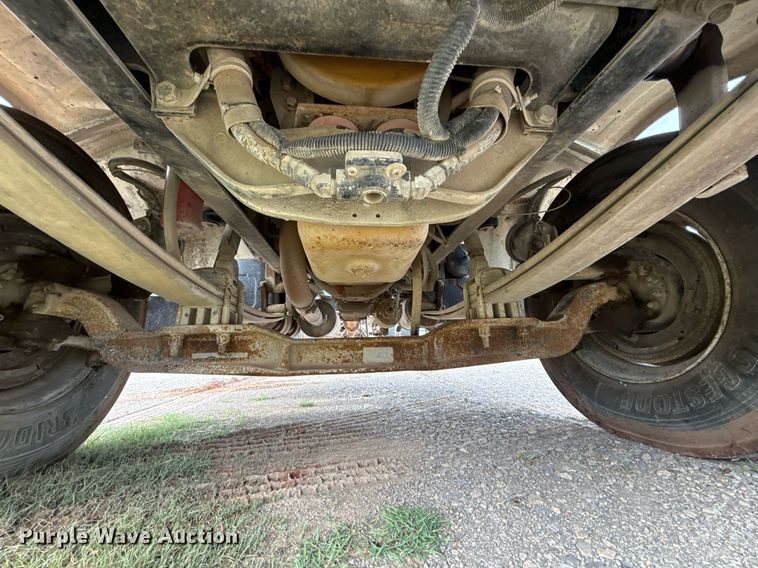 image for item HI9273 2004 Peterbilt 330 truck cab and chassis