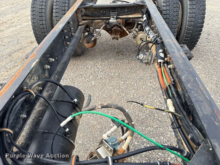 image for item HI9273 2004 Peterbilt 330 truck cab and chassis