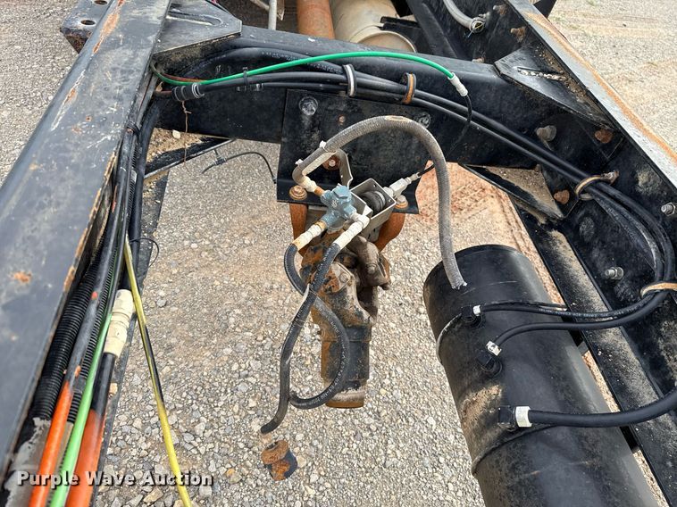 image for item HI9273 2004 Peterbilt 330 truck cab and chassis