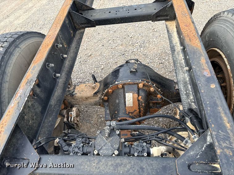 image for item HI9273 2004 Peterbilt 330 truck cab and chassis