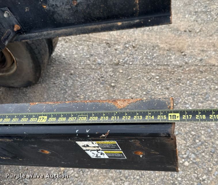 image for item HI9273 2004 Peterbilt 330 truck cab and chassis