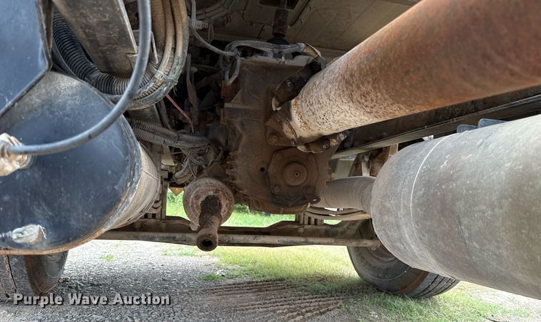 image for item HI9273 2004 Peterbilt 330 truck cab and chassis