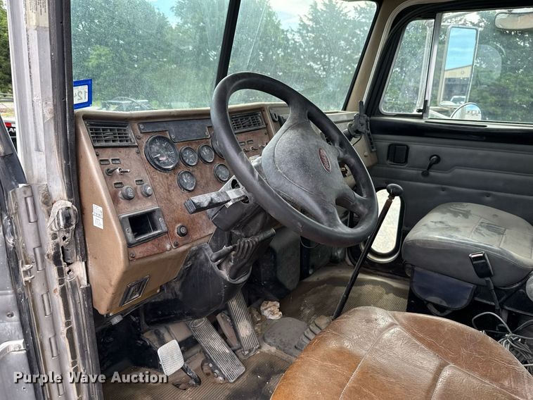 image for item HI9273 2004 Peterbilt 330 truck cab and chassis