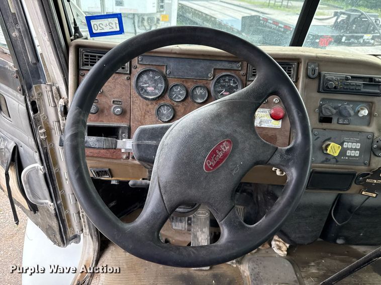 image for item HI9273 2004 Peterbilt 330 truck cab and chassis