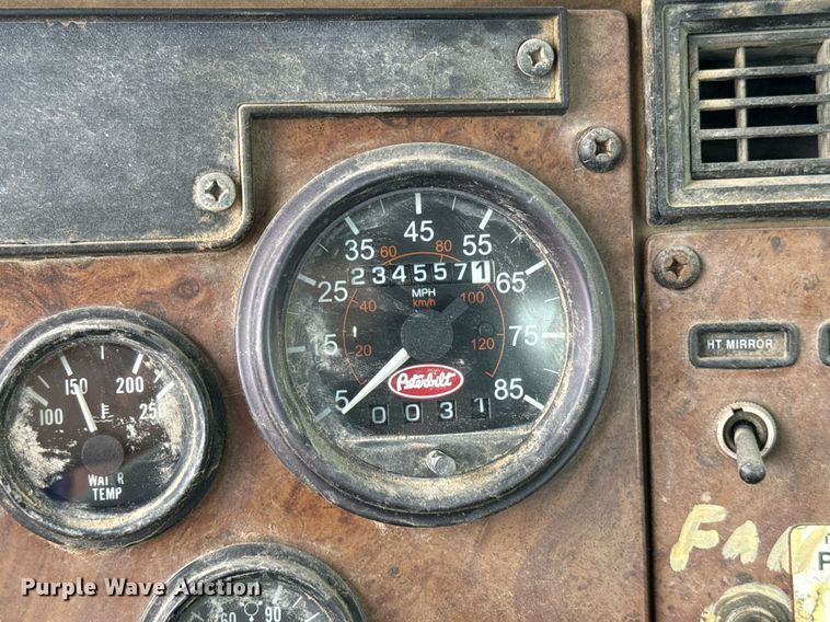 image for item HI9273 2004 Peterbilt 330 truck cab and chassis