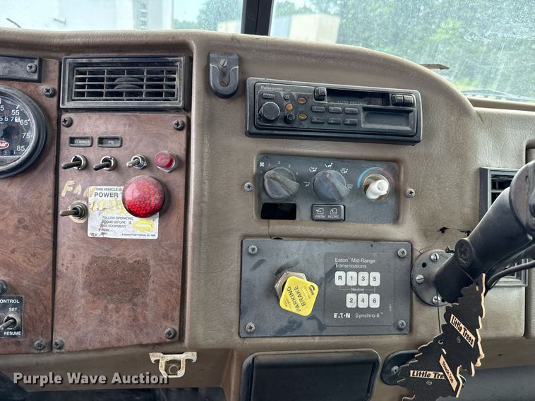 image for item HI9273 2004 Peterbilt 330 truck cab and chassis