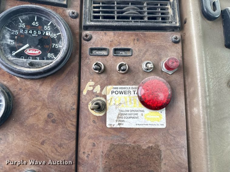 image for item HI9273 2004 Peterbilt 330 truck cab and chassis