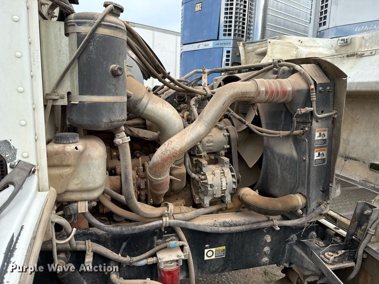 image for item HI9273 2004 Peterbilt 330 truck cab and chassis