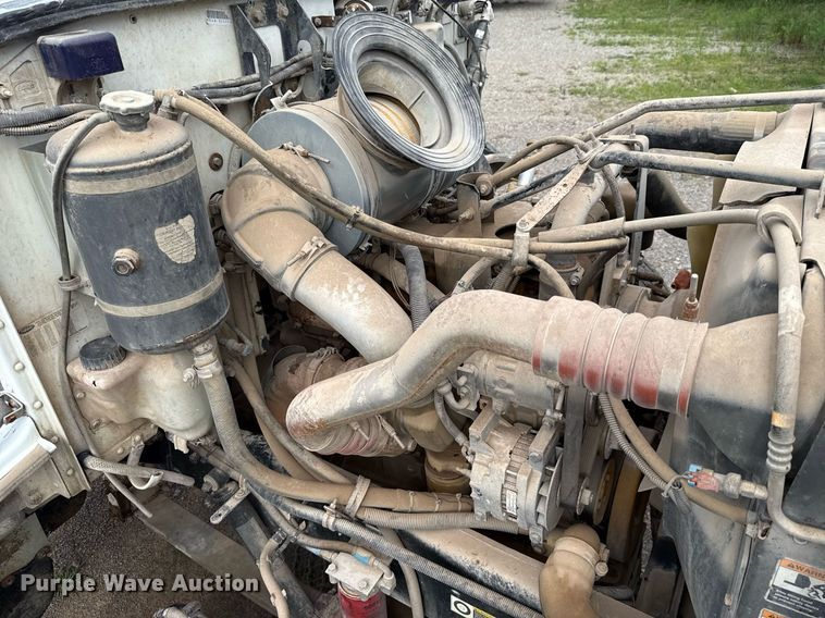 image for item HI9273 2004 Peterbilt 330 truck cab and chassis