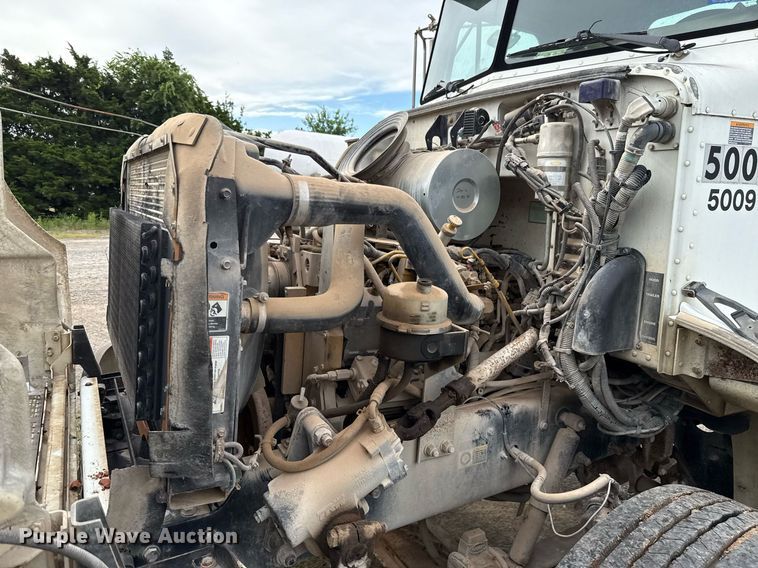 image for item HI9273 2004 Peterbilt 330 truck cab and chassis