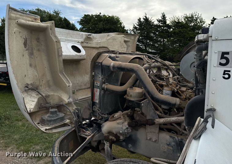 image for item HI9273 2004 Peterbilt 330 truck cab and chassis