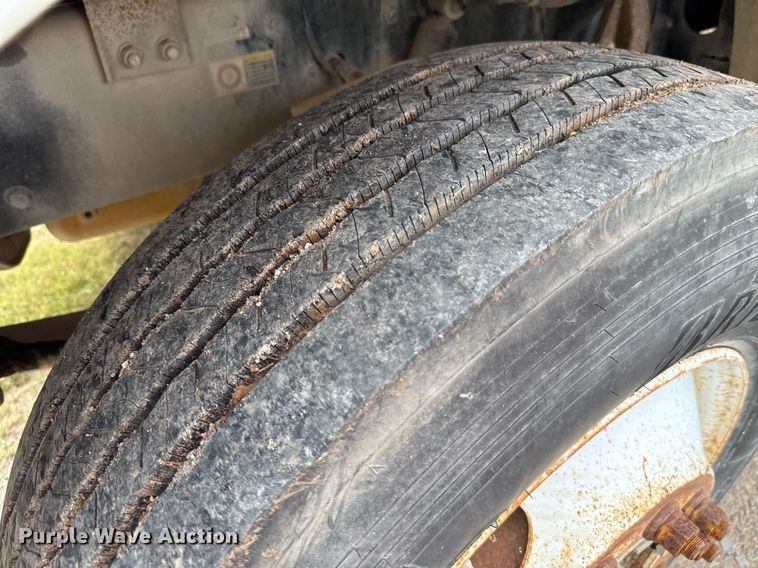 image for item HI9273 2004 Peterbilt 330 truck cab and chassis