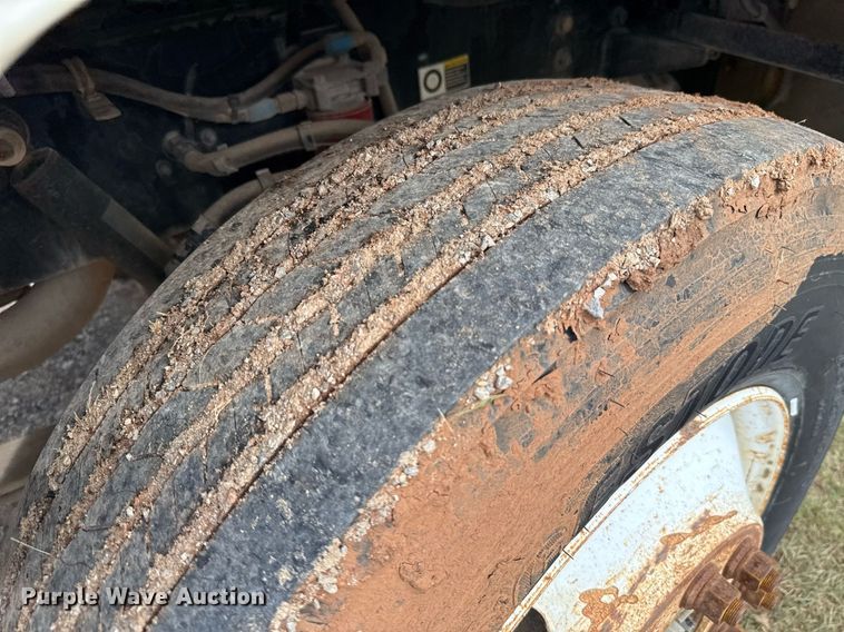 image for item HI9273 2004 Peterbilt 330 truck cab and chassis