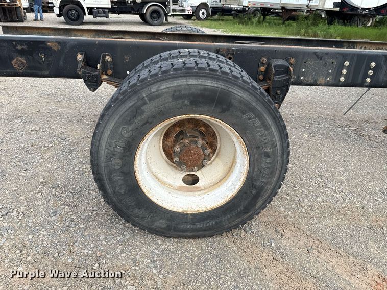 image for item HI9273 2004 Peterbilt 330 truck cab and chassis