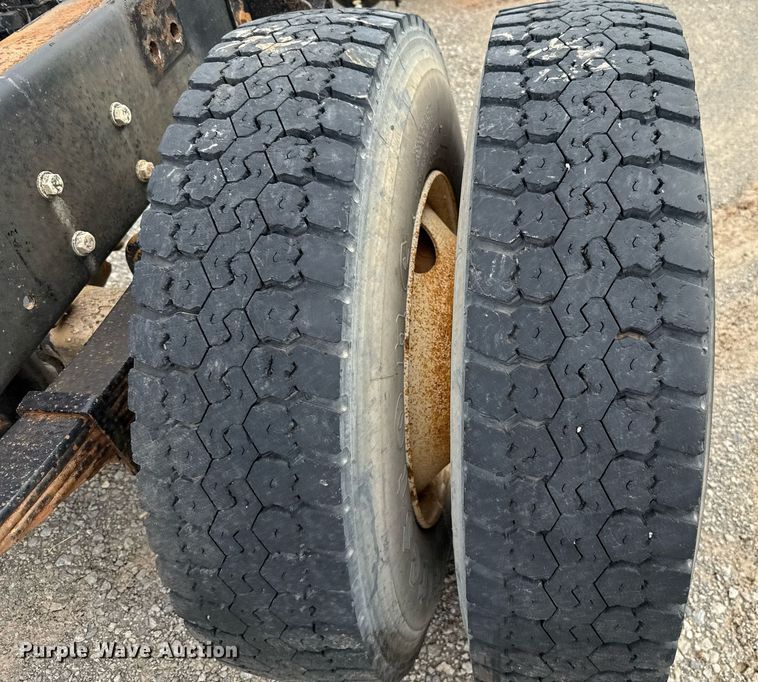 image for item HI9273 2004 Peterbilt 330 truck cab and chassis