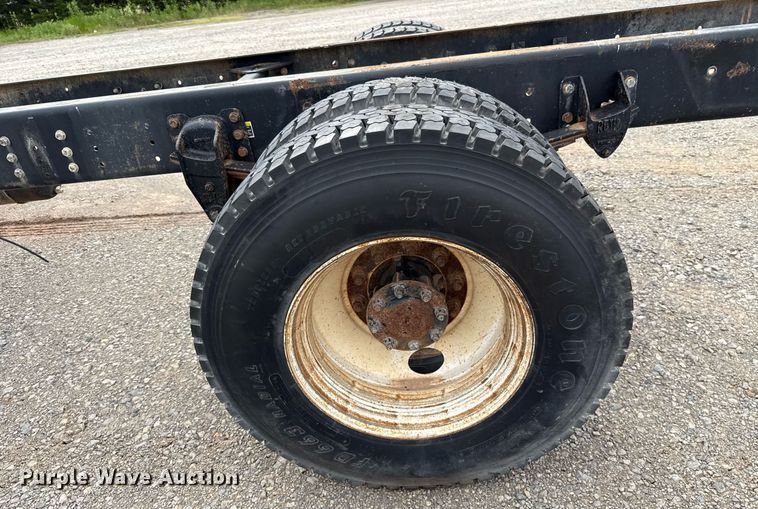 image for item HI9273 2004 Peterbilt 330 truck cab and chassis