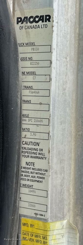 image for item HI9273 2004 Peterbilt 330 truck cab and chassis