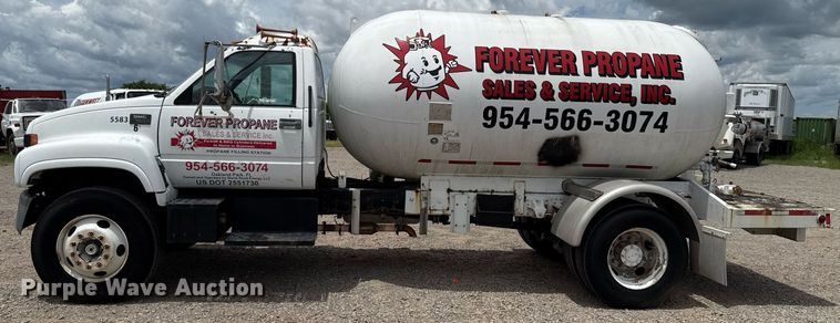 image for item HI9274 2000 GMC C7500 truck cab and chassis