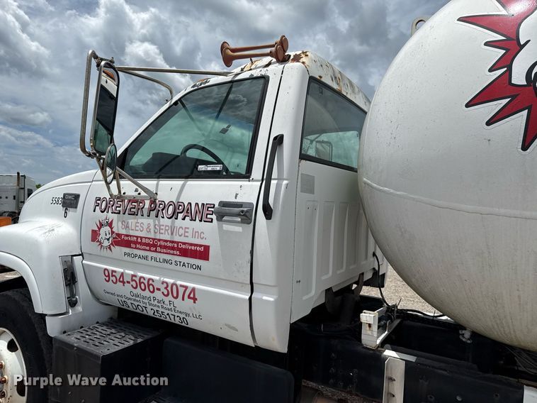 image for item HI9274 2000 GMC C7500 truck cab and chassis