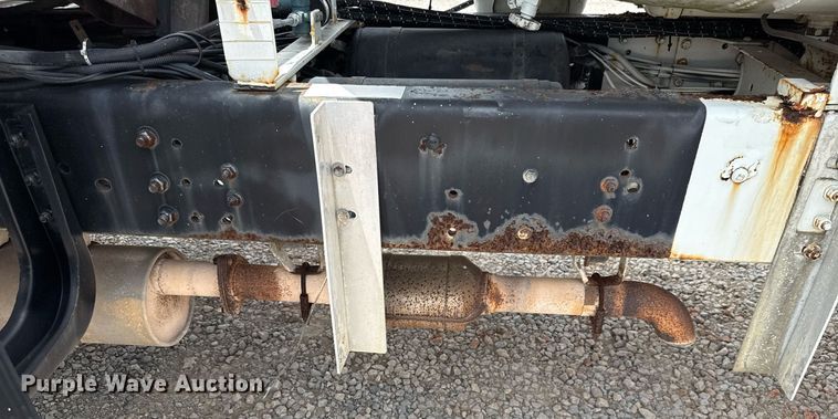 image for item HI9274 2000 GMC C7500 truck cab and chassis