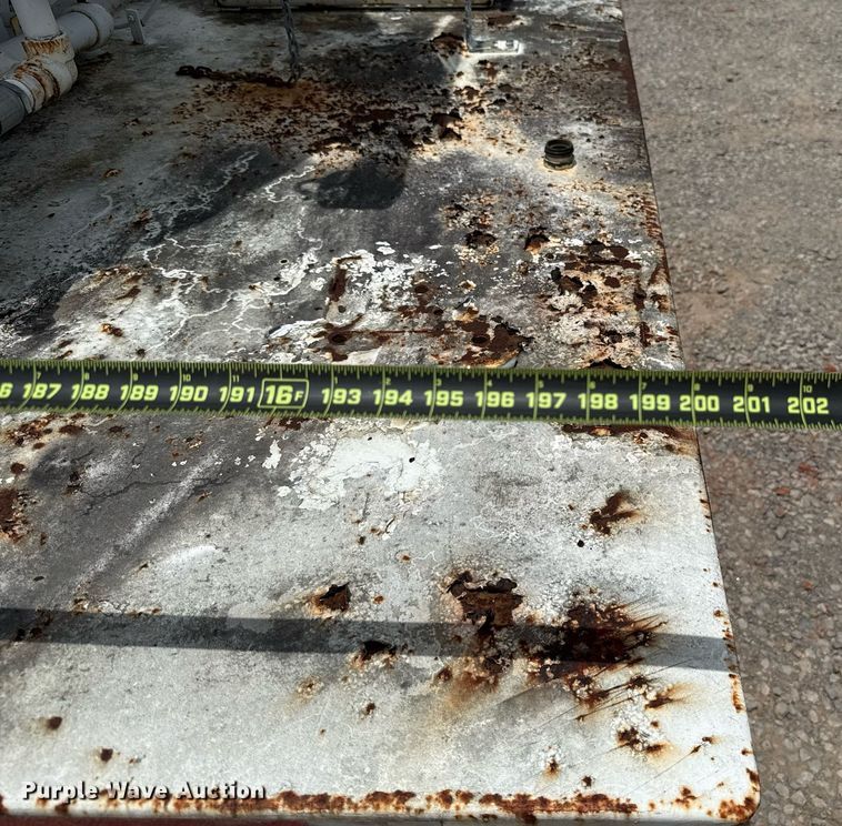 image for item HI9274 2000 GMC C7500 truck cab and chassis