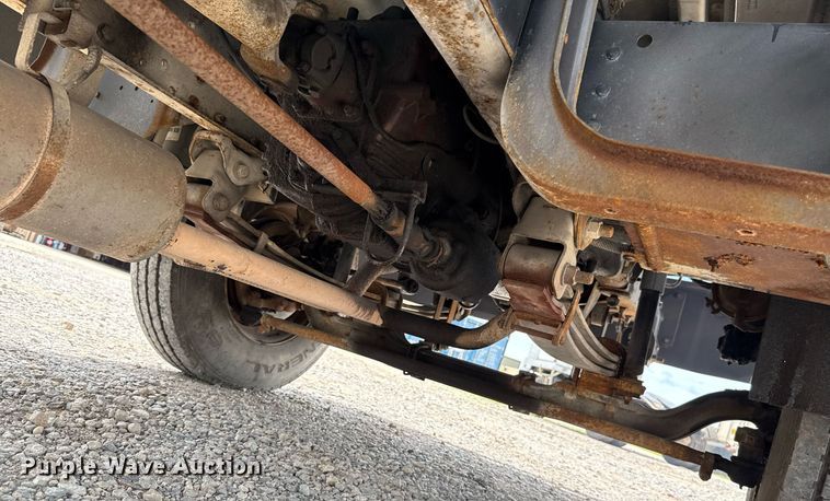 image for item HI9274 2000 GMC C7500 truck cab and chassis