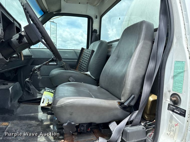 image for item HI9274 2000 GMC C7500 truck cab and chassis