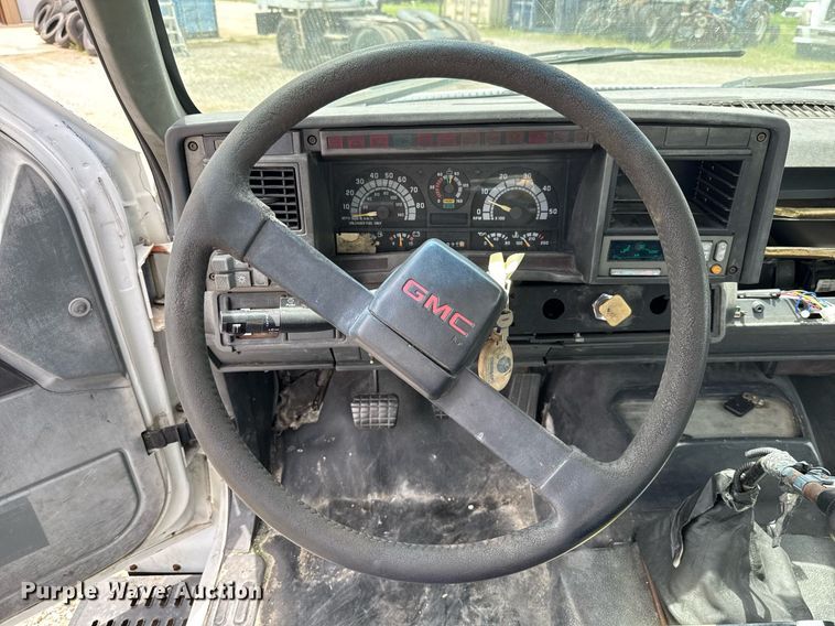 image for item HI9274 2000 GMC C7500 truck cab and chassis