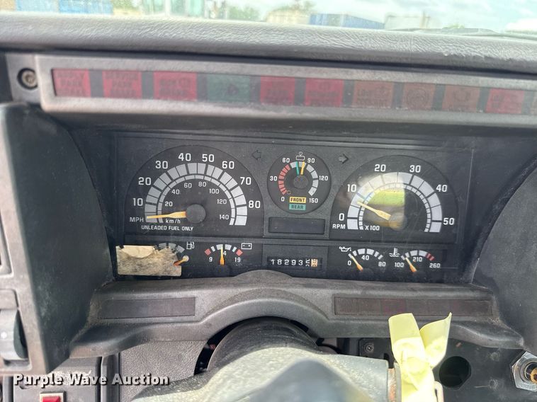 image for item HI9274 2000 GMC C7500 truck cab and chassis