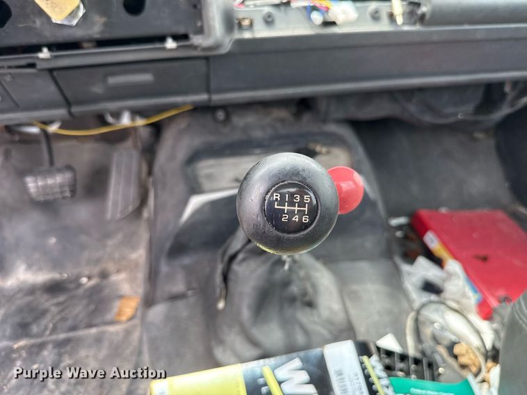 image for item HI9274 2000 GMC C7500 truck cab and chassis