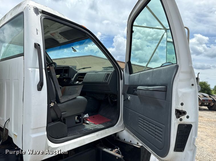 image for item HI9274 2000 GMC C7500 truck cab and chassis