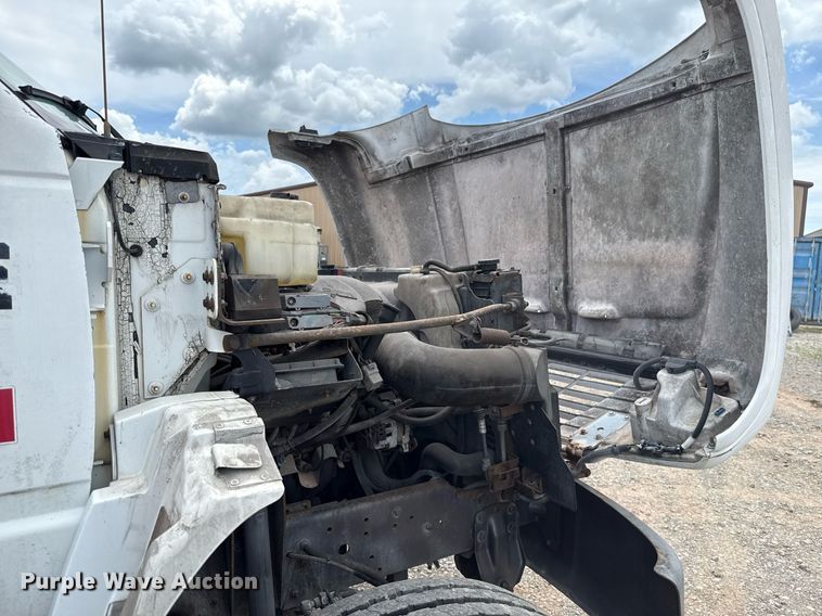 image for item HI9274 2000 GMC C7500 truck cab and chassis