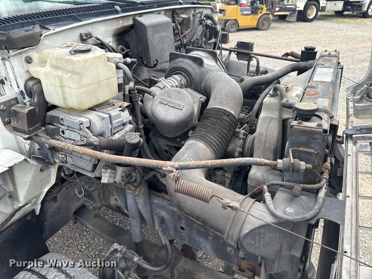 image for item HI9274 2000 GMC C7500 truck cab and chassis