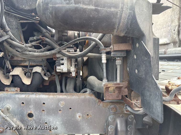 image for item HI9274 2000 GMC C7500 truck cab and chassis