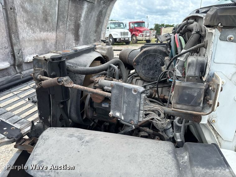 image for item HI9274 2000 GMC C7500 truck cab and chassis