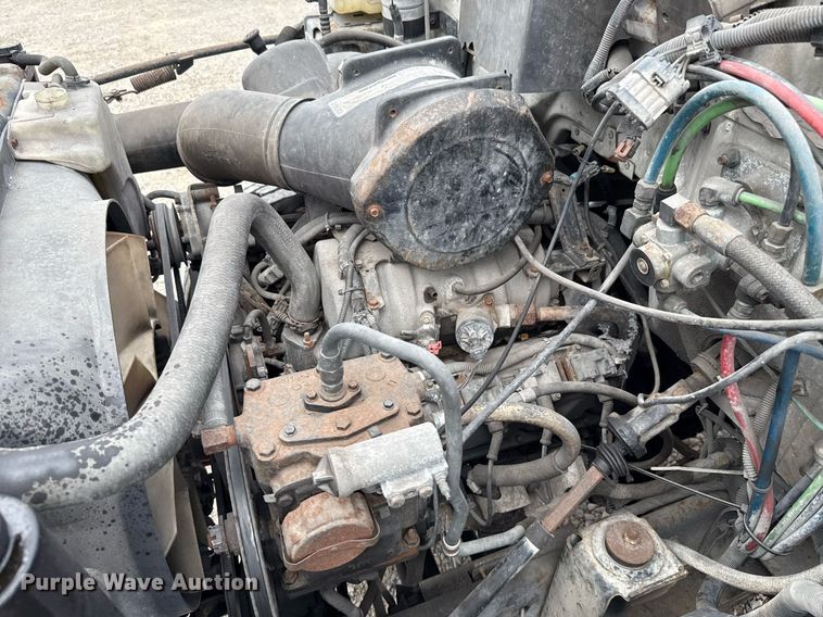 image for item HI9274 2000 GMC C7500 truck cab and chassis