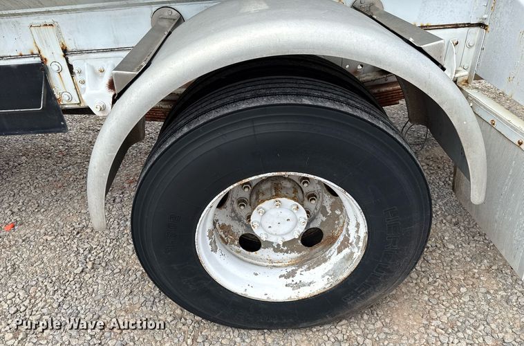 image for item HI9274 2000 GMC C7500 truck cab and chassis